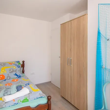 Apartment Dana Kastelir-labinci *