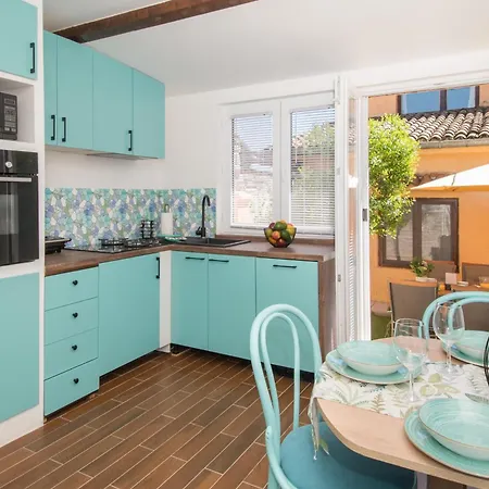 Dana Kastelir-labinci Apartment