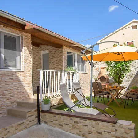 Dana Kastelir-labinci Apartment